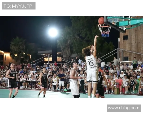 篮球足球明星在大街上互动引发粉丝热潮展现运动魅力与街头文化的完美结合 篮球足球明星在大街上互动引发粉丝热潮展现运动魅力与街头文化的完美结合